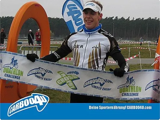 Bild: Carboo4U Top-Triathlet Steffen Justus und Nationalkader Triathletin Rebecca Robisch mit Doppeltitel