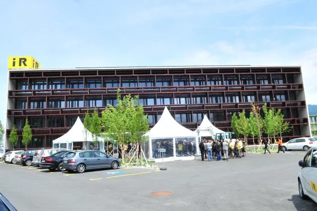 Bild: Mitarbeiterfest zur Eröffnung der i+R Zentrale