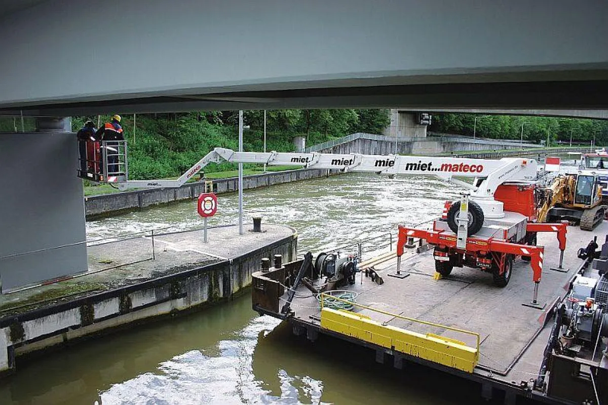 Die Arbeitsbühne LT 350 K D 4x4 hat eine maximale seitliche Reichweite von fast 30 m