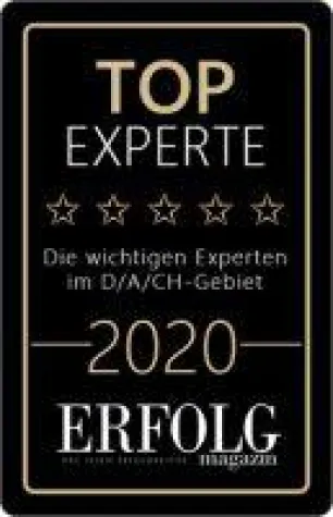 Bild: Lars Jordan erhält Auszeichnung vom ERFOLG Magazin