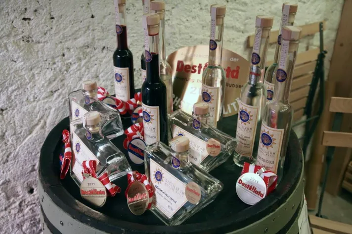 Bild: Sechs Goldmedaillen für Großostheimer Destille