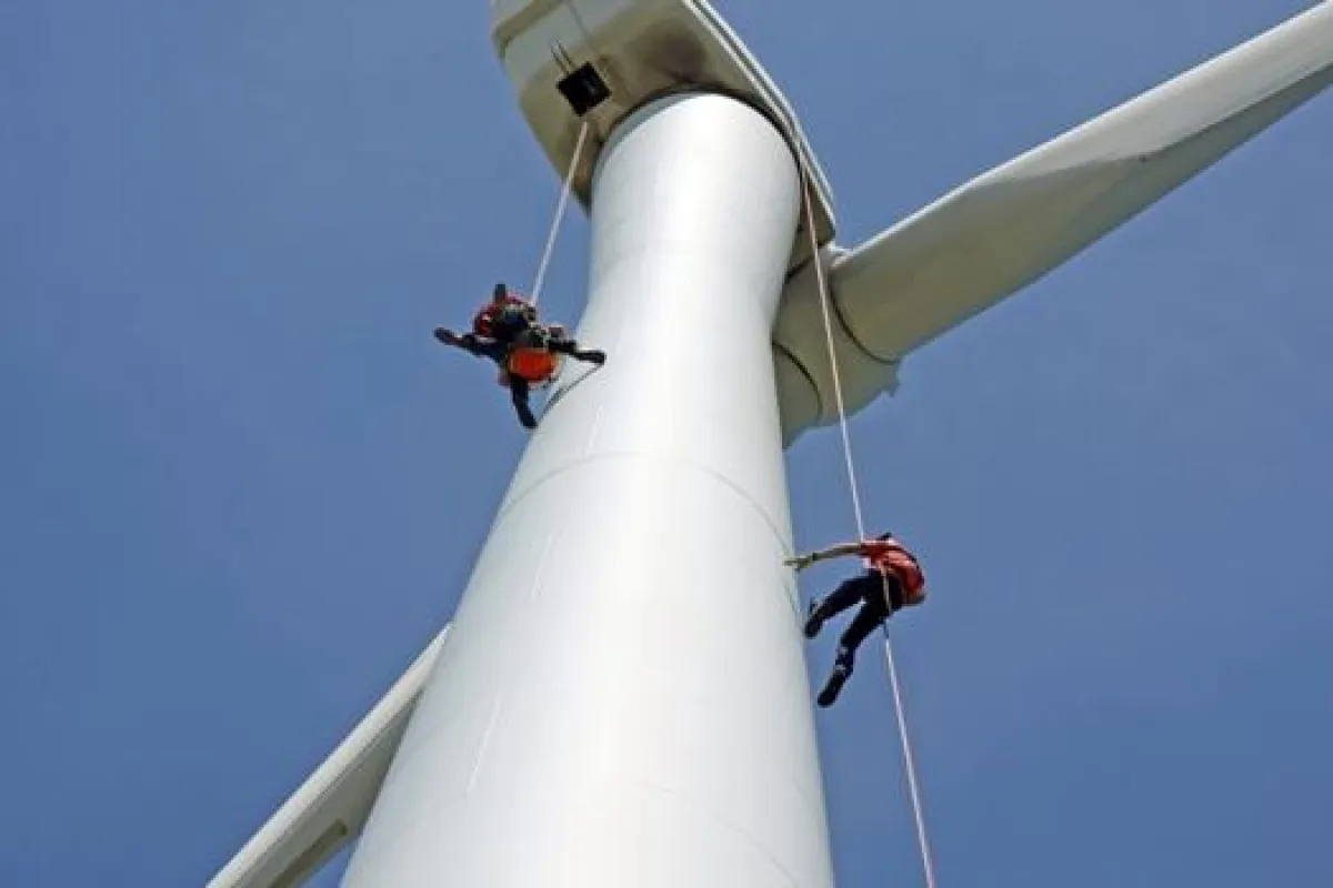 AutoVision GmbH bietet in der Branche der erneuerbaren Energien Qualifizierung zum Servicetechniker für Windenergieanlagen an