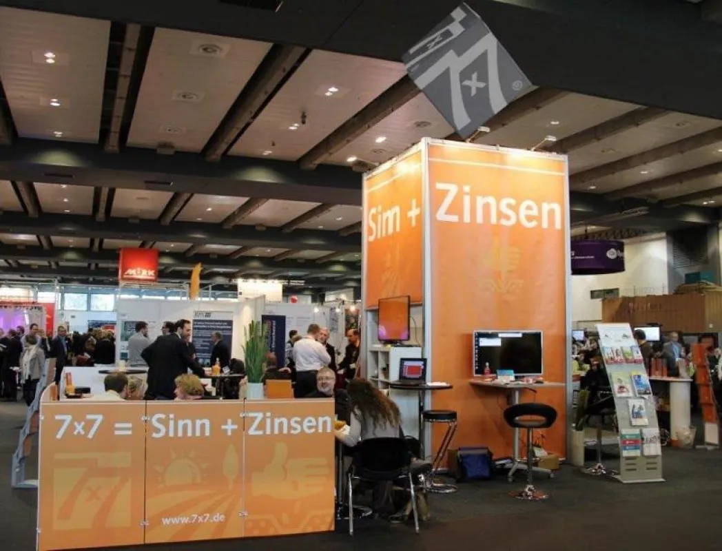 Der 7x7 Messestand lockte die Besucher mit vielfältigen kommunikativen Angeboten.