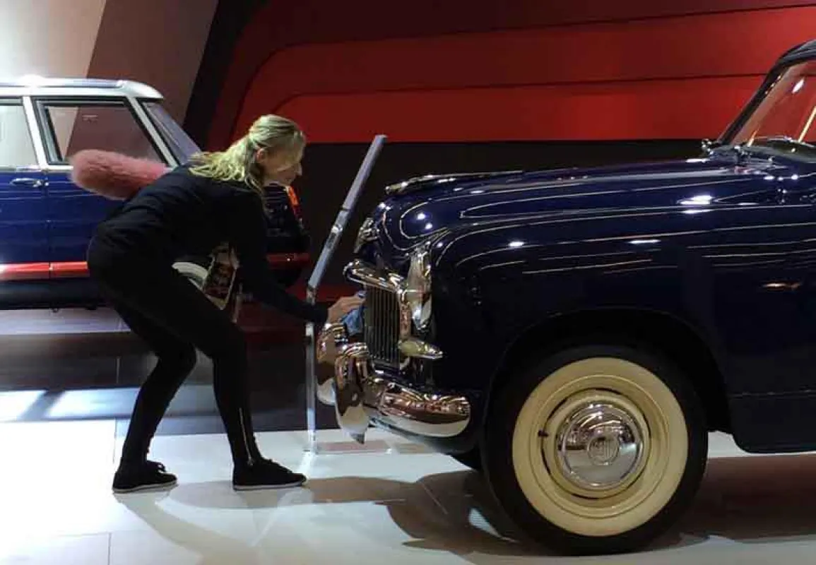 Gewissenhafte und effektive Pflege eines Oldtimers (Foto: OLYMP)