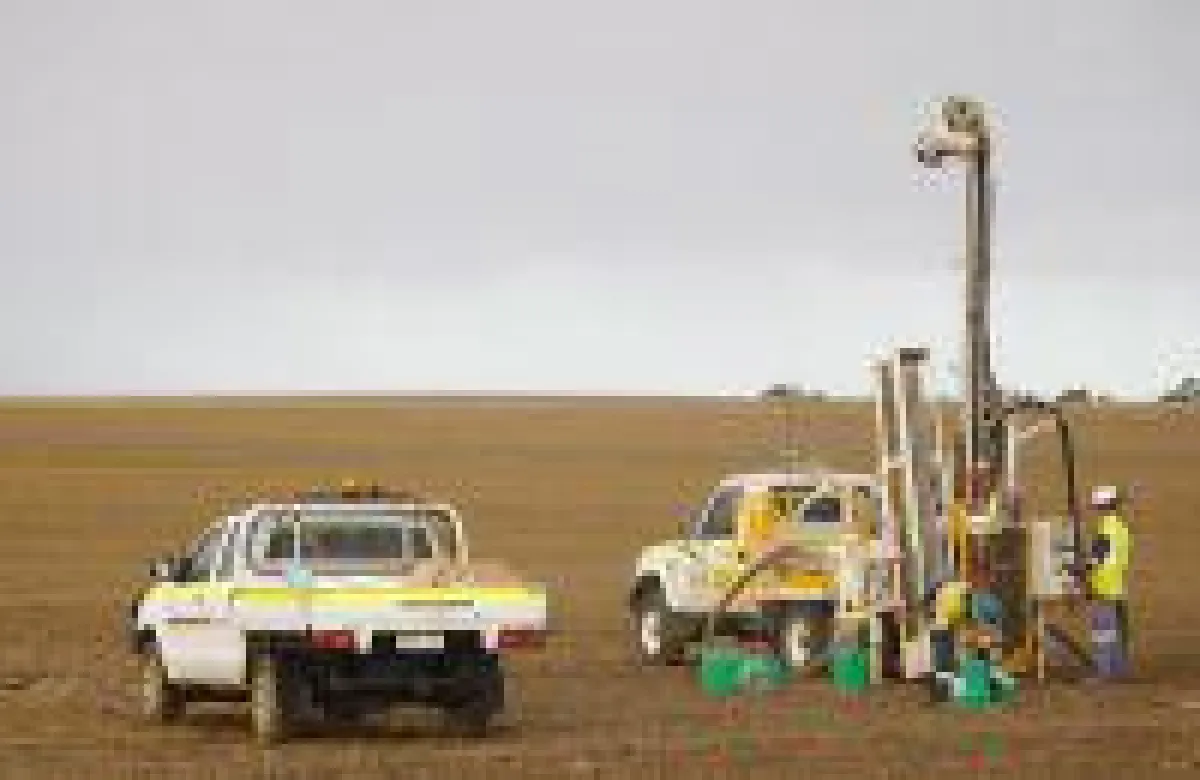 Auf dem Cadoux-Projekt; Foto: FYI Resources