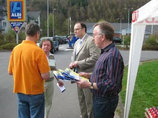 Bild: (11.04.2009) Morsbach - Positive Resonanz an Infoständen