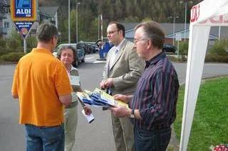 Bild: (11.04.2009) Morsbach - Positive Resonanz an Infoständen