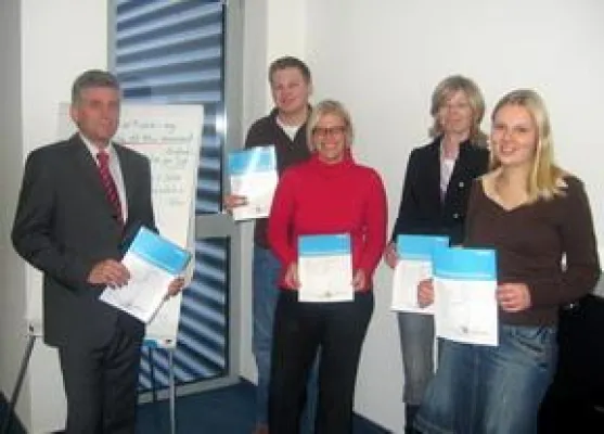 Bild: Erfolgreicher Abschluss bei der TWE Group: Business-English-Zertifikate überreicht