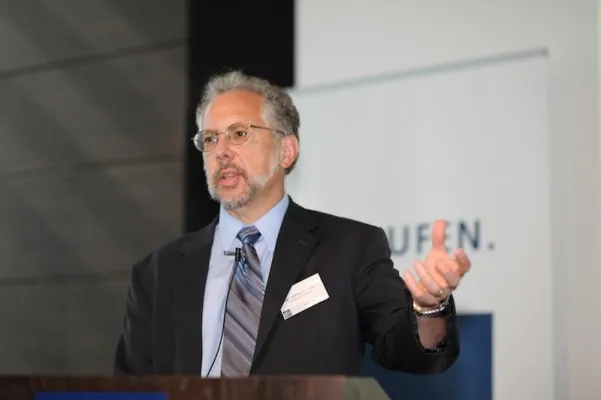 Bild: Lean-Experte Dr. Jeffrey Liker im Fachdialog bei der Staufen AG