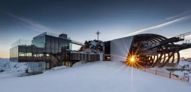 Dinner à la Bond & Martini-Workshop Das Central mit der 'licence to chill' Bild: Dinner à la Bond & Martini-Workshop Das Central mit der 'licence to chill'