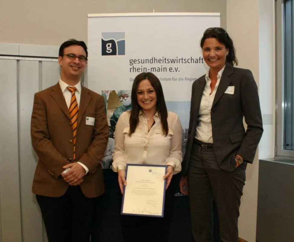 Prof. Ingo Palsherm, Hochschule Fresenius; Preisträgerin Jacqueline Jones; Dr. Anna C. Eichhorn, gesundheitswirtschaft rhein-main