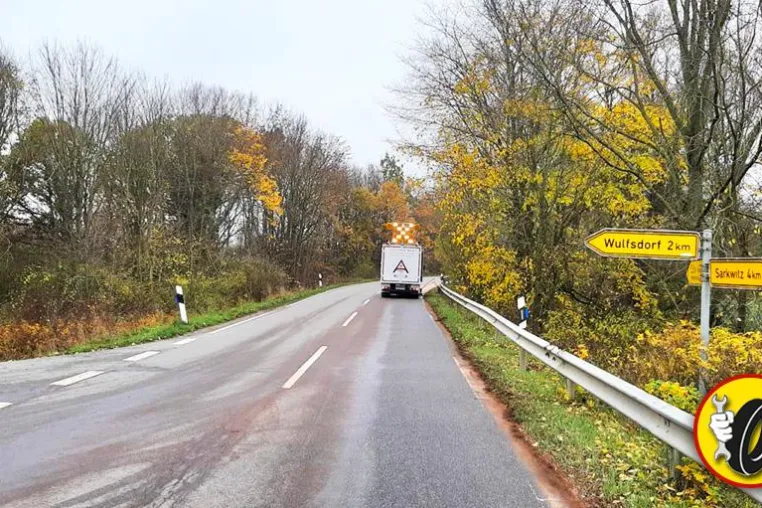 Bild: Schleuderfalle Ölspur
