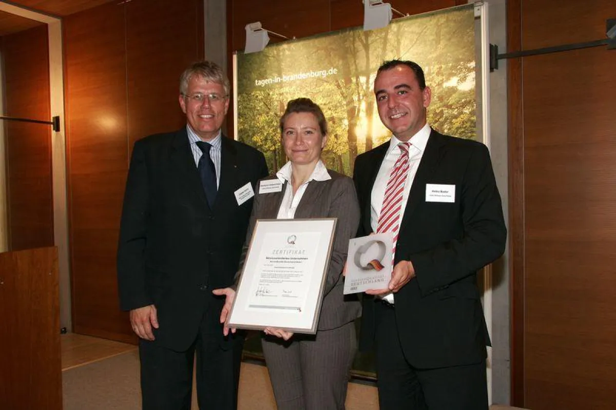 TMB-Chef Dieter Hütte, Verkaufsrepräsentantin Stefanie Haberichter und Hoteldirektor Heiko Bader
