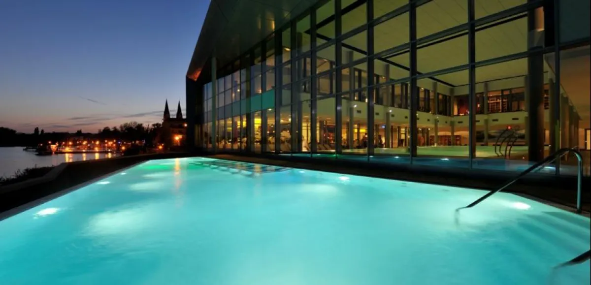 Therme Außenbecken