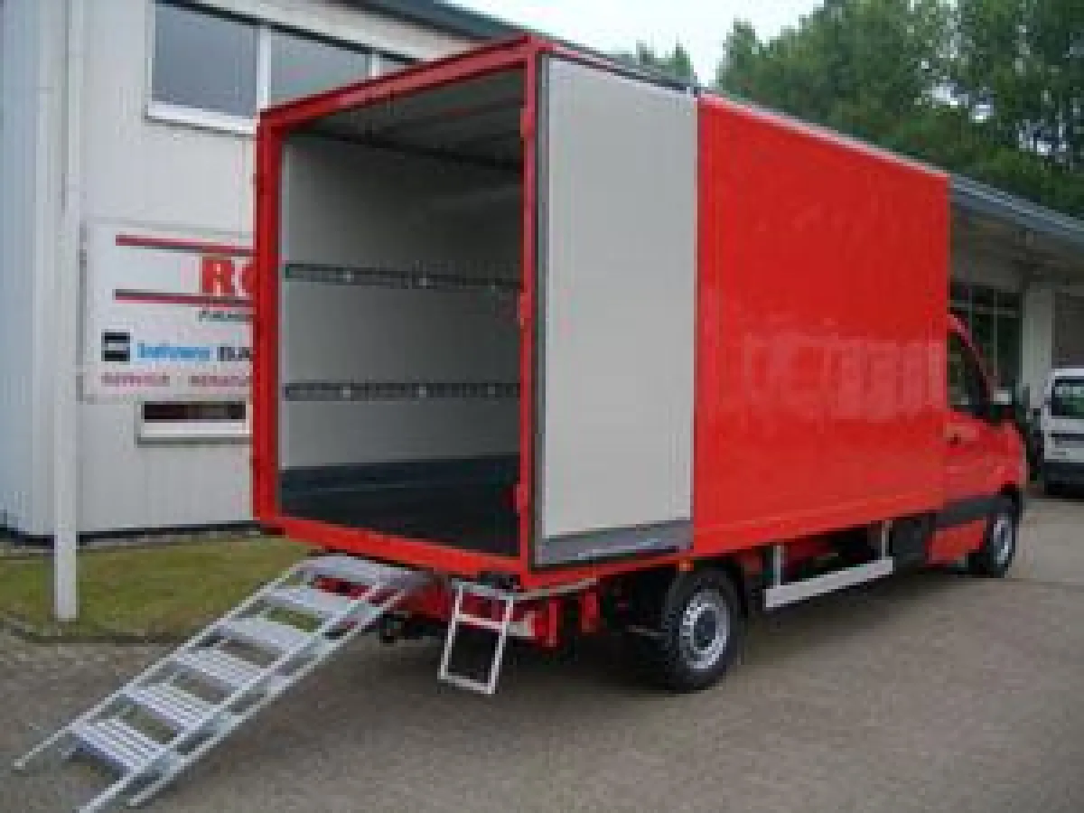 Möbeltransporter auf MB Sprinter-Basis