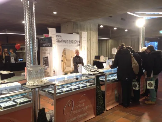 Juwelier Designer Diamonds präsentierte sich erfolgreich auf Hochzeitsmessen in Augsburg und München Bild: Juwelier Designer Diamonds präsentierte sich erfolgreich auf Hochzeitsmessen in Augsburg und München