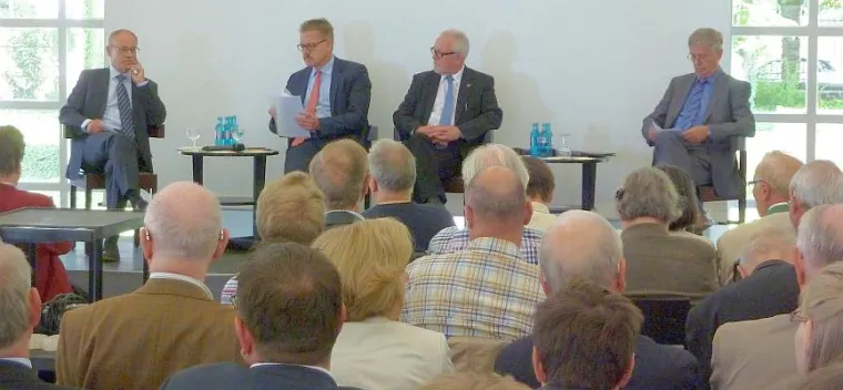 Bild: Das Weißbuch und der Warschauer-Gipfel 2016