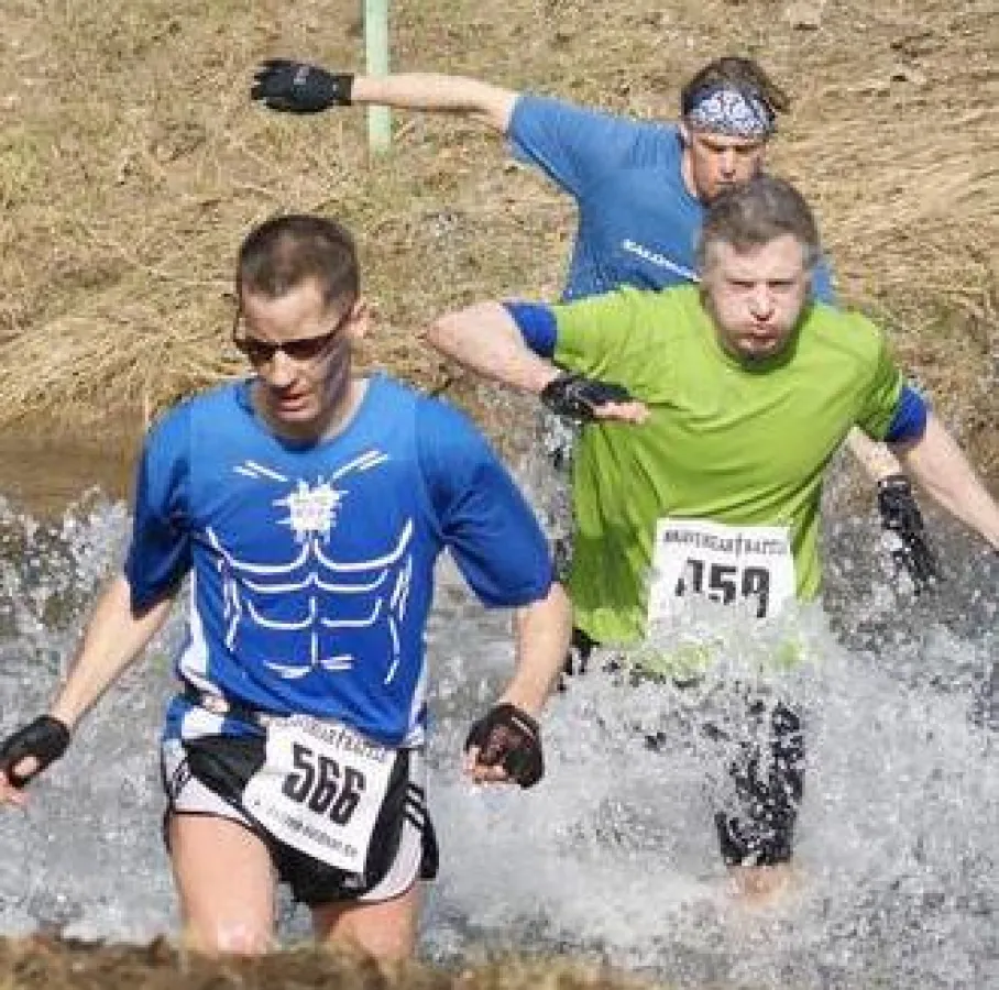 Der Fluss Lauer ist eines der Wasserhindernisse beim BraveheartBattle 2012