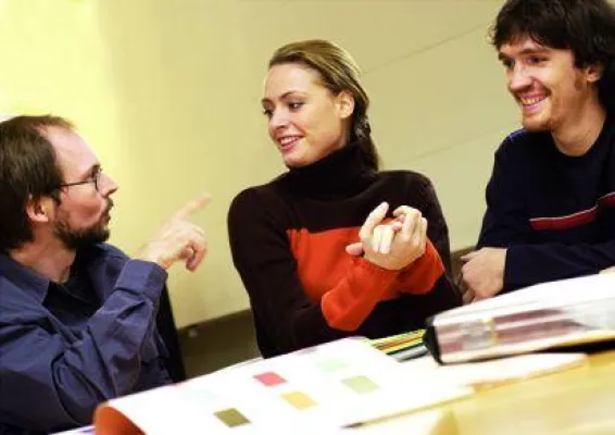 Studierende der Wilhelm Büchner Hochschule investieren in ihren beruflichen Erfolg Bild: Studierende der Wilhelm Büchner Hochschule investieren in ihren beruflichen Erfolg