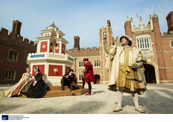 Feiern wie Henry VIII - In Hampton Court fließt Wein in Strömen Bild: Feiern wie Henry VIII - In Hampton Court fließt Wein in Strömen