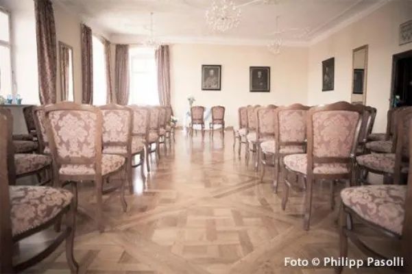 Bild: Auf Schloss Weiterdingen liegt den Gästen königliches Parkett zu Füßen