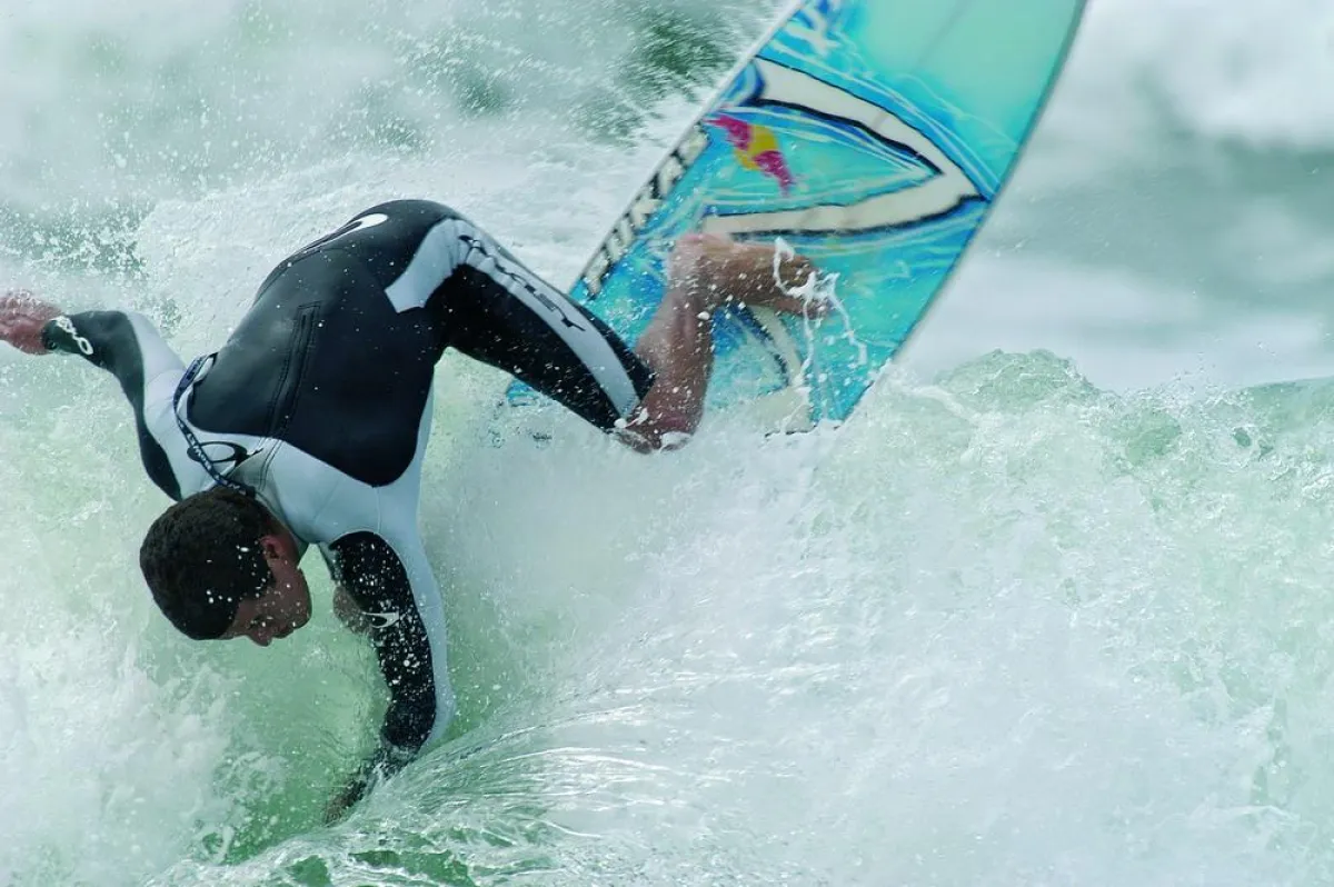 Surfen beim Big Wave Africa Contest ist nur eines der 9 atemberaubenden Themen der ExtremSportFilmNacht