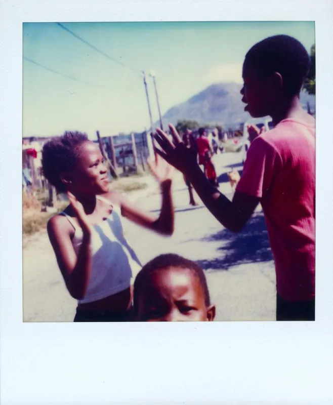 Polaroid-Multiple 184/216 aus der Afrika-Serie MULTIPLE 216. Die Serie präsentiert atmosphärische Eindrücke, Fragmente und Ausschnitte als ?Kunst en Miniature?.