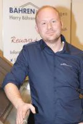 Bild: Vorgehängte hinterlüftete Fassaden - aber nur vom Dachdecker