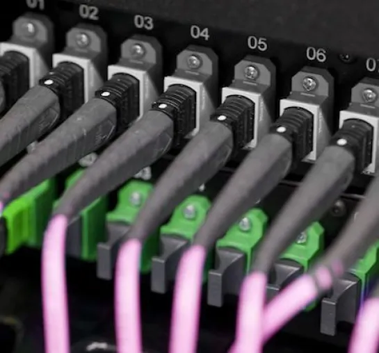 Rosenberger OSI installiert neue Glasfaser-Infrastruktur beim niederländischen Internet Exchange AMS-IX Bild: Rosenberger OSI installiert neue Glasfaser-Infrastruktur beim niederländischen Internet Exchange AMS-IX