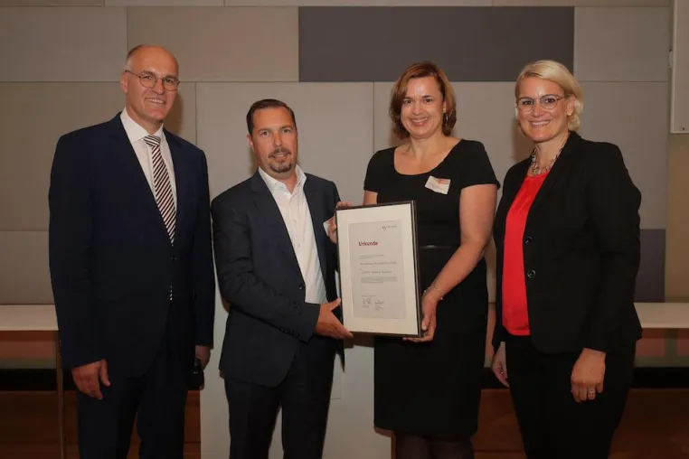 Bild: Rosenberger OSI erhält Auszeichnung „Qualität – Made in Augsburg“