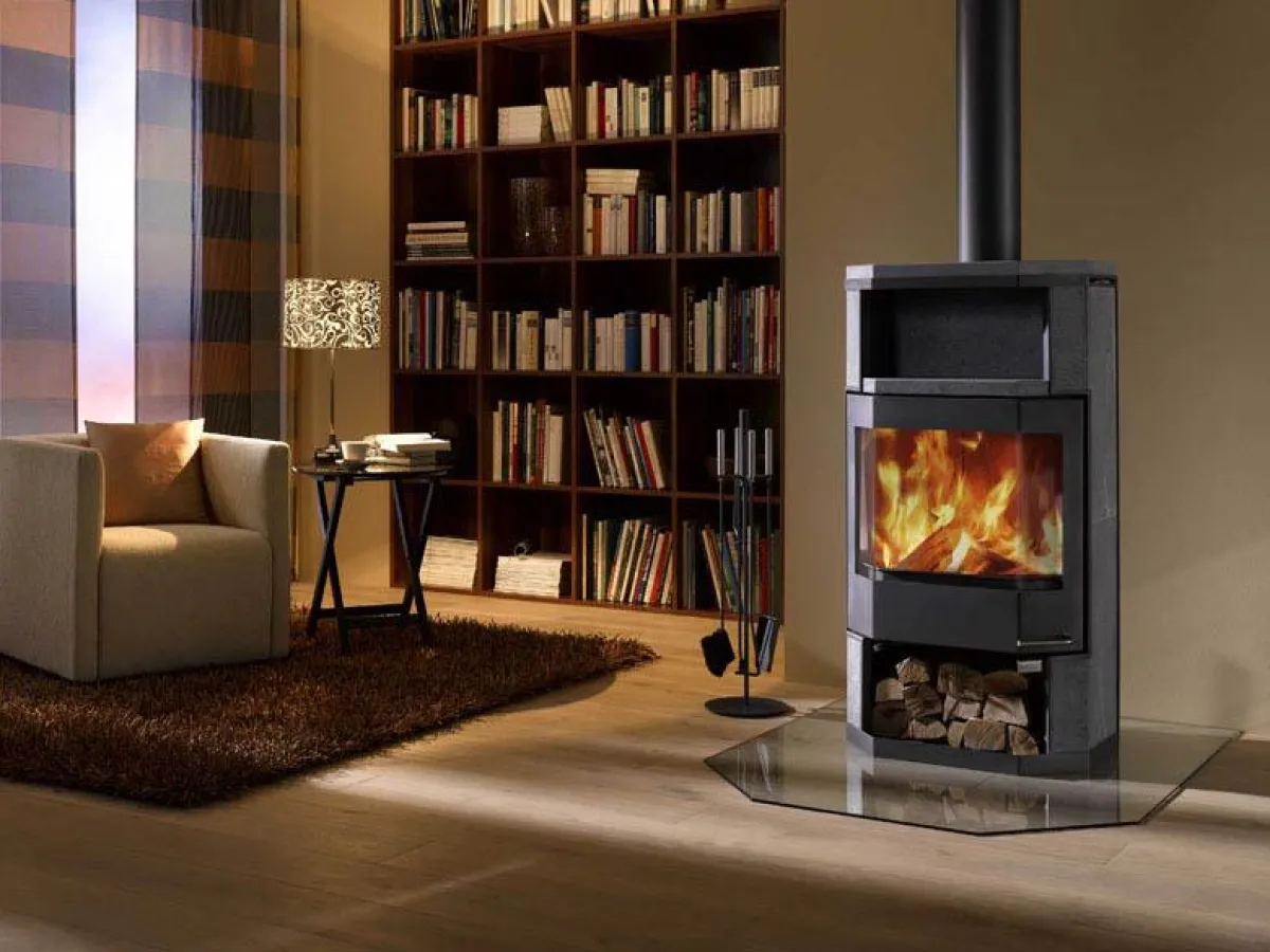 Die richtige Bedienung der Feuerstätte und die Verwendung geeigneter Brennstoffe entlasten Haushaltskasse und Umwelt