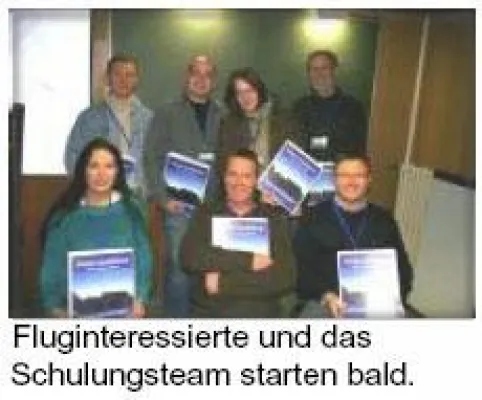 Bild: Pilotennachwuchs startet in Grefrath - Interessenten und Schulungsteam starten Ausbildung