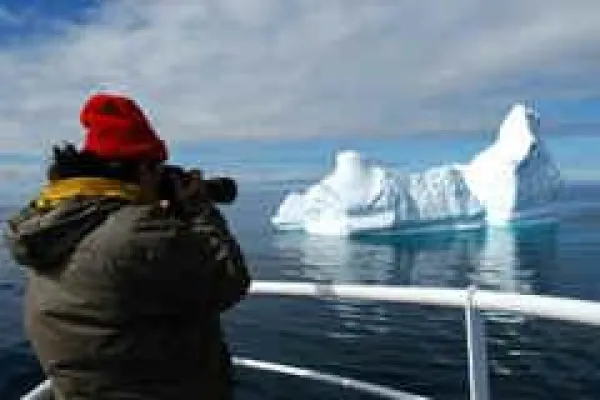 Bild: Neu für den Sommer 2009 Das Eis bestimmt den Weg – die Nordwestpassage. Expedition im Einklang mit der Natur