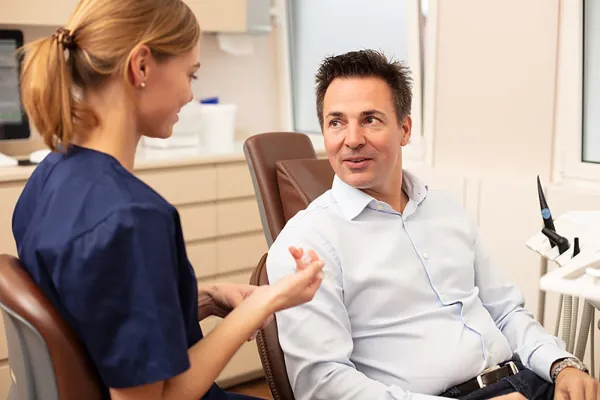 Bild: Dorow Clinic revolutioniert Zahnbehandlungen mit neuem Konzept zur Überwindung von Zahnarztangst