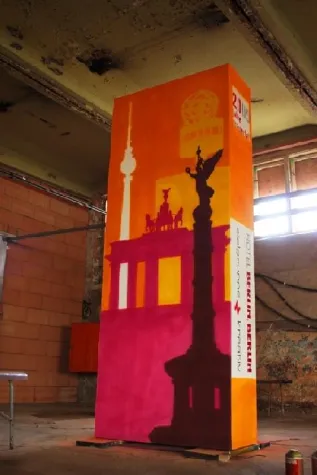 Bild: BERLINCOMPLETE – Hotel Berlin, Berlin stiftet einen außergewöhnlichen Stein zur Mauerfall-Aktion