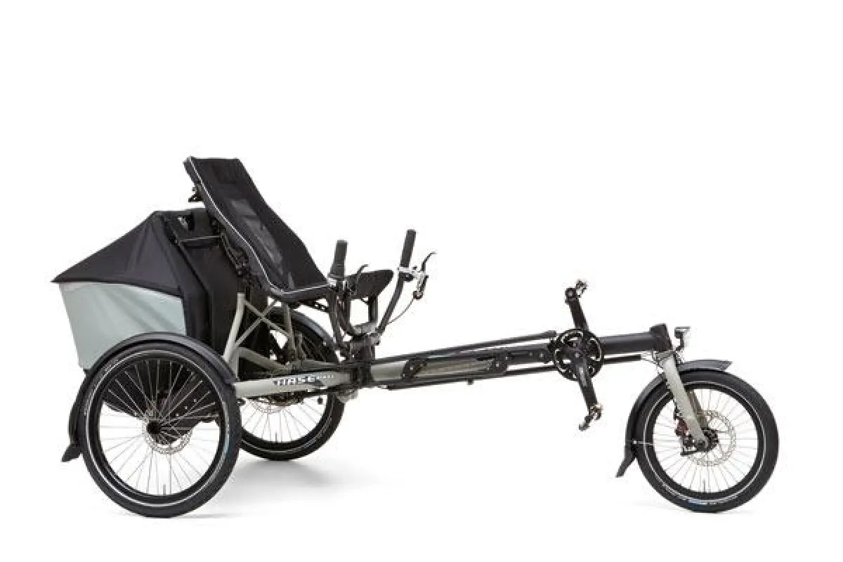 Das neue Lepus von Hase Bikes mit der praktischen Roller Bag.