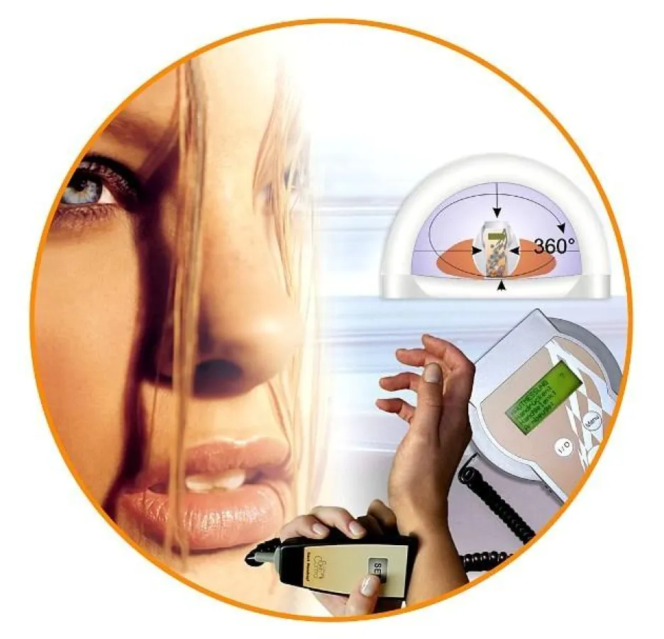 [Vor jedem Sonnenbad UV-Strahlung und Hauttyp prüfen ? der neue Scanner Skin Control berechnet die Leistungsstärke der kompletten Sonnenbank, erstellt eine individuelle Hautanalyse und empfiehlt die o