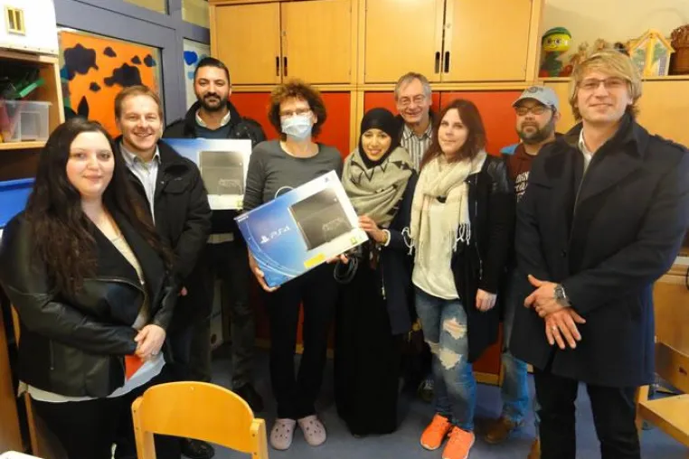 Azubis spenden für Kinderkrebsklinik Bild: Azubis spenden für Kinderkrebsklinik