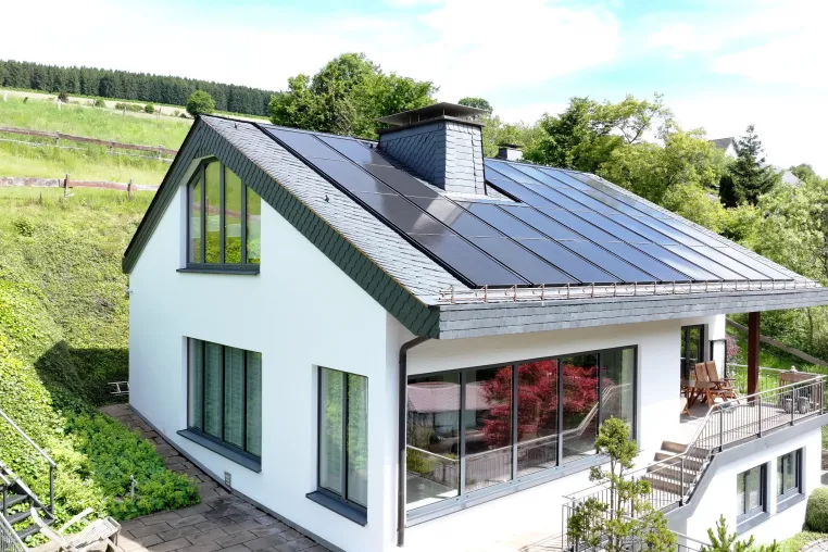 Sonnige Zeiten: So werden Solarmodule optimal integriert Bild: Sonnige Zeiten: So werden Solarmodule optimal integriert
