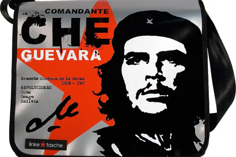 Viva la Revolución. Politische Statements auf LKW-Plane. Bild: Viva la Revolución. Politische Statements auf LKW-Plane.
