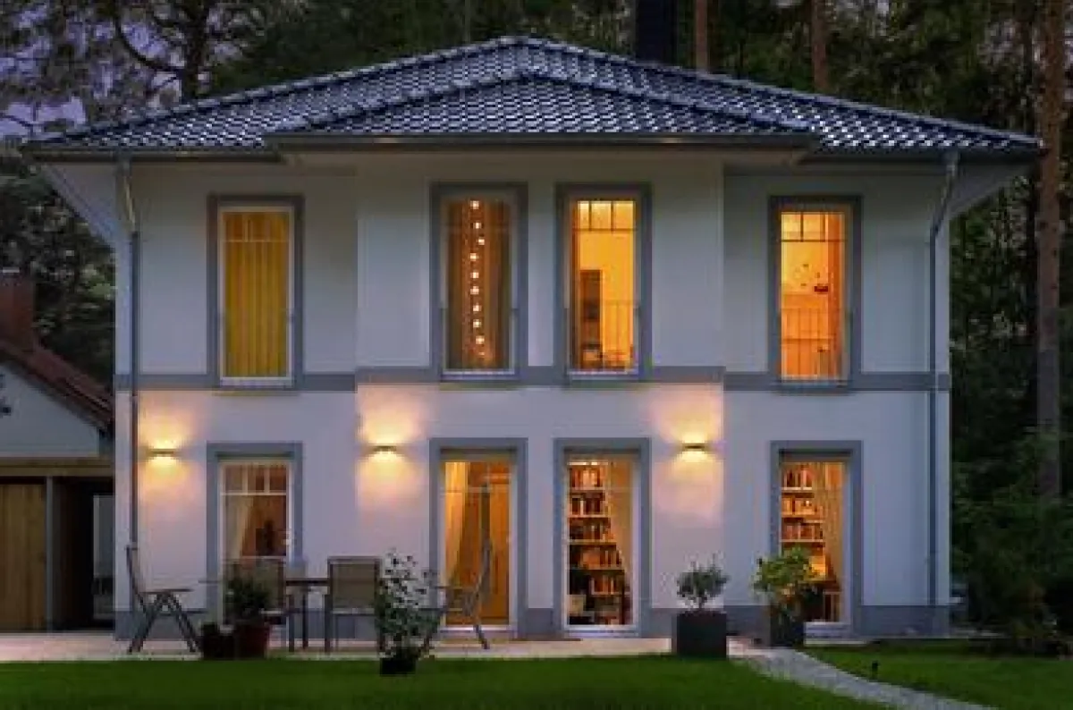 Villa Lugana (Abbildung ähnlich) Foto: Roth-Massivhaus