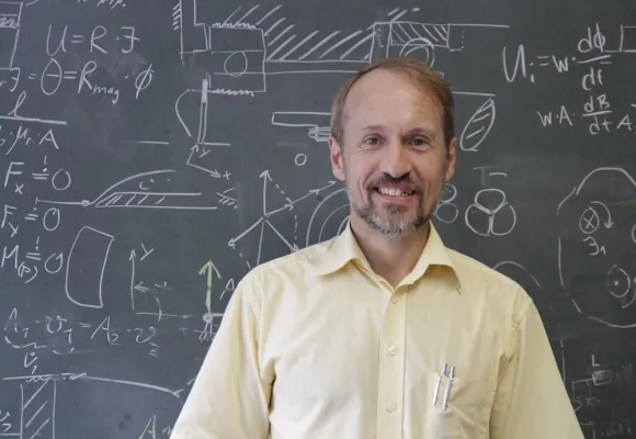 Vielseitiger Raumfahrtexperte begeistert Junior-Studenten der KinderHochschule für Meteorologie Bild: Vielseitiger Raumfahrtexperte begeistert Junior-Studenten der KinderHochschule für Meteorologie