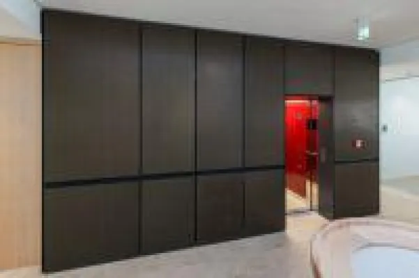 Bild: Neue Unternehmenszentrale der Q1 Energie AG glänzt mit maßgeschneiderten Architekturgeweben