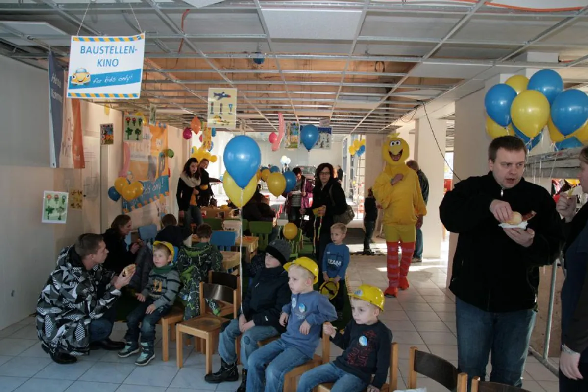 Viel Betrieb auf der Baustelle im Autohaus Heidenreich.