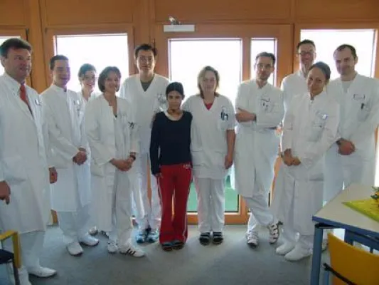 Humanitäre Hilfe für ein Mädchen aus Afghanistan - Nach Gasexplosion im Haus verbrannte Haut wiederhergestellt Bild: Humanitäre Hilfe für ein Mädchen aus Afghanistan - Nach Gasexplosion im Haus verbrannte Haut wiederhergestellt