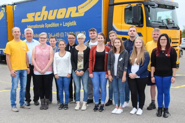 Bild: Berufsstart: Schuon begrüßt elf junge Menschen in Ausbildung und Studium