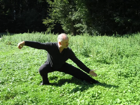 Bild: Tai Chi im Kloster