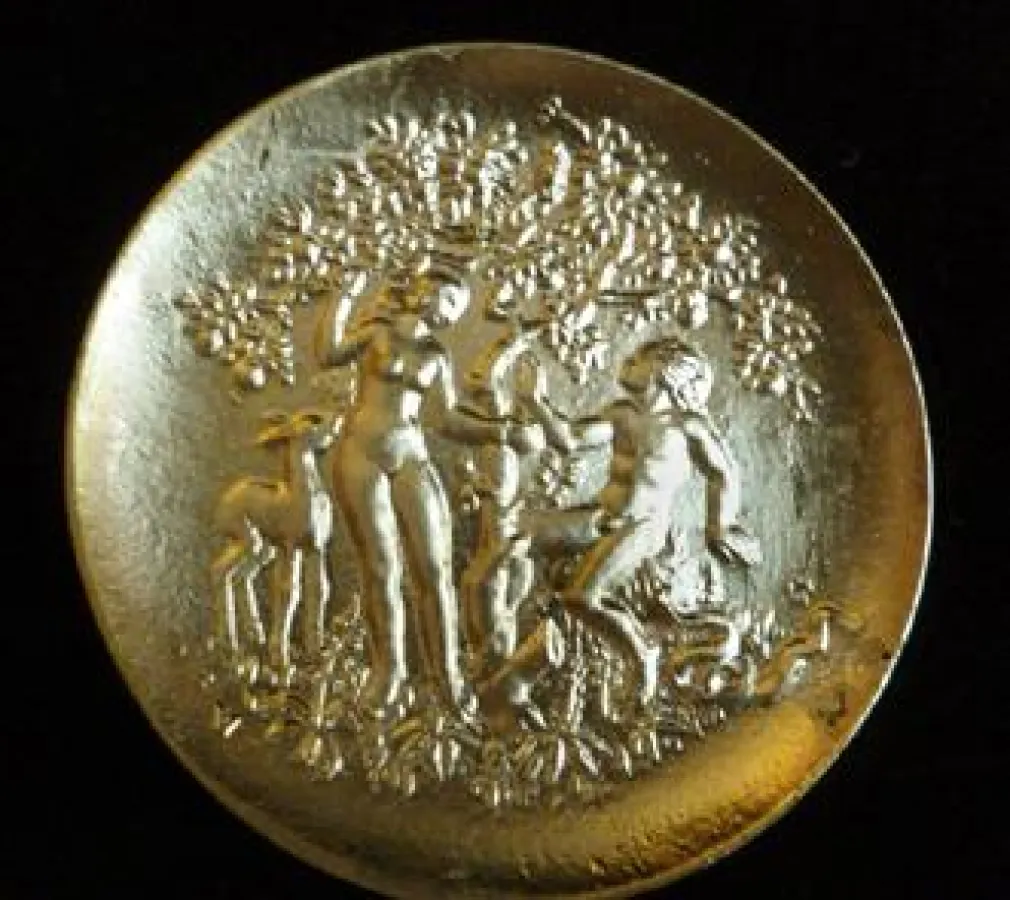 Adam und Eva, Kupferschale vergoldet, Ende 19. Jhd., Foto: R. Schumacher