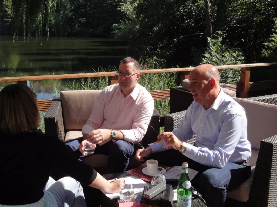 Boris Vetter (rechts) und Heiko Saßmannshausen im Gespräch