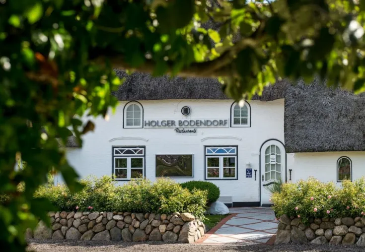 Erfolgreich vom klassischen Vertrieb zur digitalen Transformation: Revenue Management in der Ferienhotellerie Bild: Erfolgreich vom klassischen Vertrieb zur digitalen Transformation: Revenue Management in der Ferienhotellerie